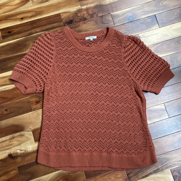 Gently worn unique short sleeve knitted sweater - Picture 2 of 2